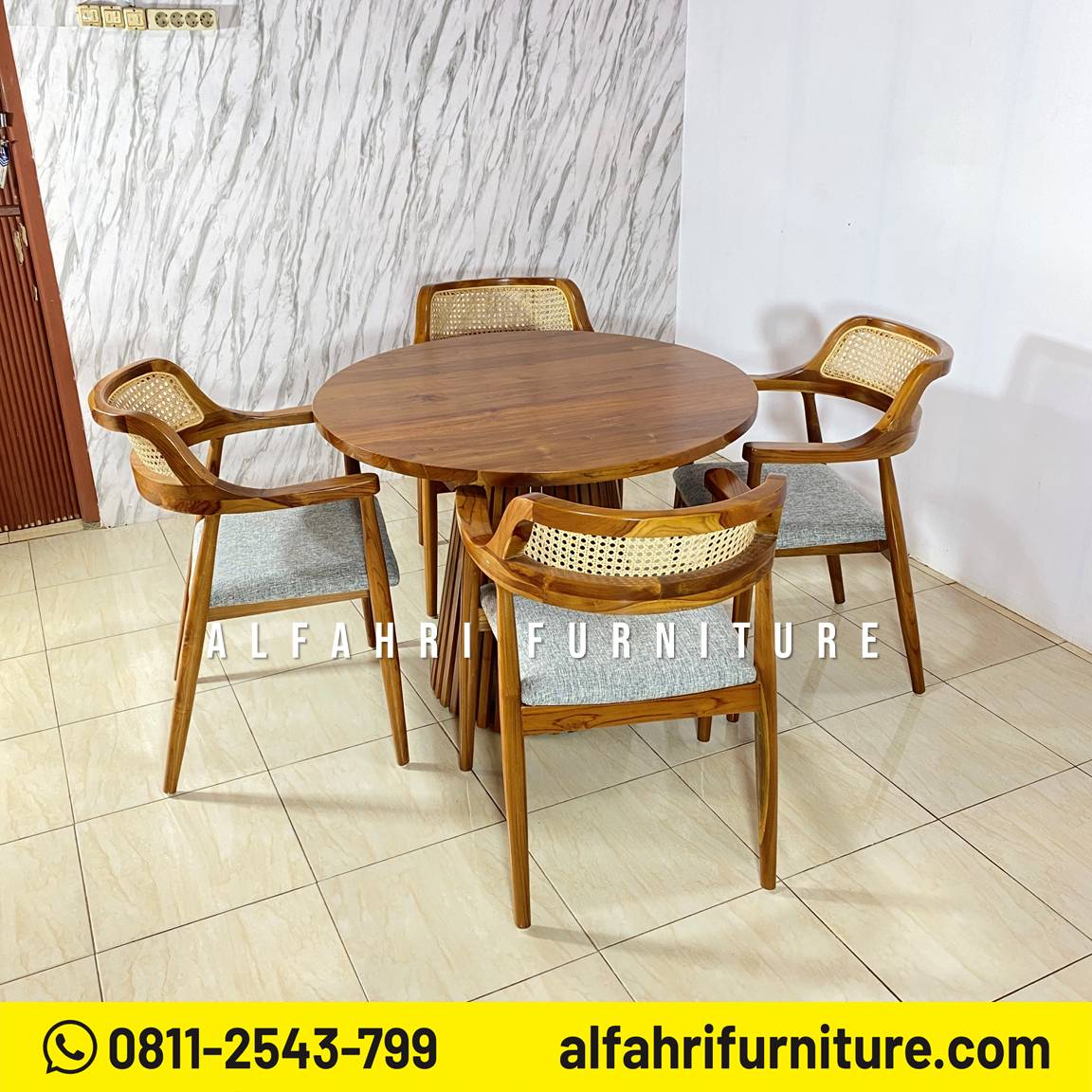 Meja Makan Jati Bulat Minimalis Klasik 4 Kursi
